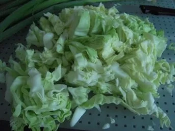 Bi-Spitzkohl mit Panhas und Bratkartoffeln - Rezept - Bild Nr. 3