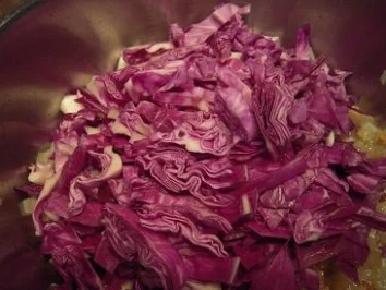 Bi-Spitzkohl mit Panhas und Bratkartoffeln - Rezept - Bild Nr. 4