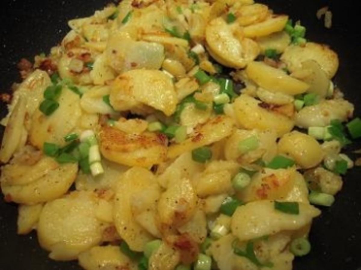 Bi Spitzkohl mit Panhas und Bratkartoffeln - einfach - von elke42