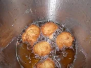 Pizzakatzes Rheinische Mutzen,pur oder mit gemahlenen Mandeln oder mit Rumrosinen - Rezept