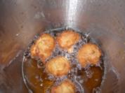 Pizzakatzes Rheinische Mutzen,pur oder mit gemahlenen Mandeln oder mit Rumrosinen - Rezept