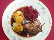 Rheinischer Sauerbraten nach Großmutters Art mit Klößen und Rotkraut - Rezept