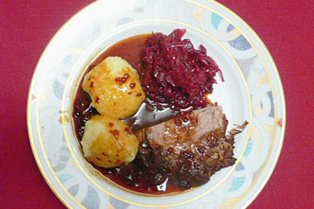 Rheinischer Sauerbraten nach Großmutters Art mit Klößen und Rotkraut -
Rezept Eingereicht von Das perfekte Dinner