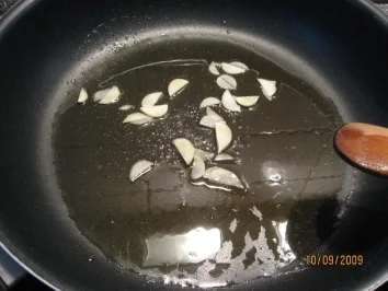 Rezept: Spaghetti aglio e olio - Spaghetti mit Knoblauch und ÖL Bild Nr. 5 Spaghetti aglio e olio - Spaghetti mit Knoblauch und ÖL - Rezept - Bild Nr. 5