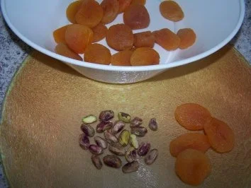 Hefezopf mit Marzipan und Aprikosen - Rezept - Bild Nr. 3