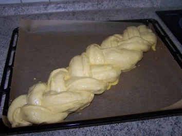 Hefezopf mit Marzipan und Aprikosen - Rezept - Bild Nr. 8