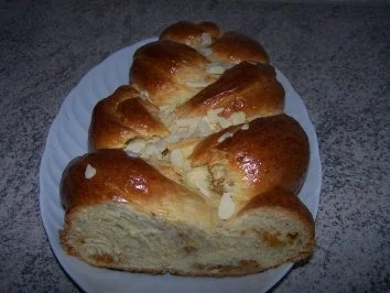 Hefezopf mit Marzipan und Aprikosen - Rezept - Bild Nr. 10