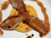 Rezept: Entenbrust im Rotwein-Wacholderbeer Soรe Entenbrust im Rotwein-Wacholderbeer Soรe - Rezept