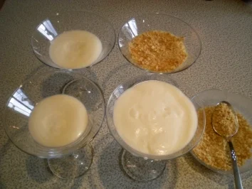 Rezept: Champagner-Amaretti Creme Bild Nr. 5 Champagner-Amaretti Creme - Rezept - Bild Nr. 5