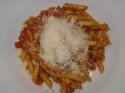Penne Rigate mit Paprika-Tomaten-Sugo - Rezept