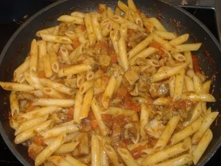 Penne Rigate mit Paprika-Tomaten-Sugo - Rezept - Bild Nr. 2