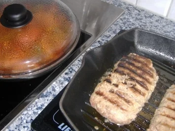 Rezept: Hacksteak gefüllt auf lauwarmen Paprikasalat Bild Nr. 4 Hacksteak gefüllt auf lauwarmen Paprikasalat - Rezept - Bild Nr. 4