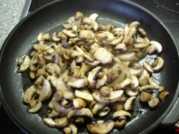 Rezept: Salatteller mit Champignons, Papaya und Weintrauben Bild Nr. 2 Salatteller mit Champignons, Papaya und Weintrauben - Rezept - Bild Nr. 2