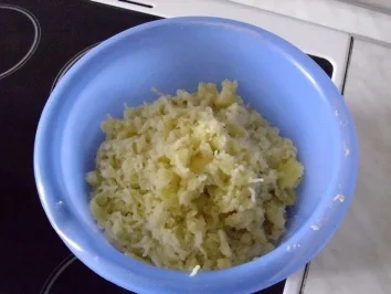 Rezept: Rippchen gekocht ~ Wiener Kartoffelklöße ~ Meerrettichsoße Bild Nr. 3 Rippchen gekocht ~ Wiener Kartoffelklöße ~ Meerrettichsoße - Rezept - Bild Nr. 3