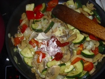 Rezept: Putengulasch ~ Pfannengemüse ~ Reis Bild Nr. 4 Putengulasch ~ Pfannengemüse ~ Reis - Rezept - Bild Nr. 4