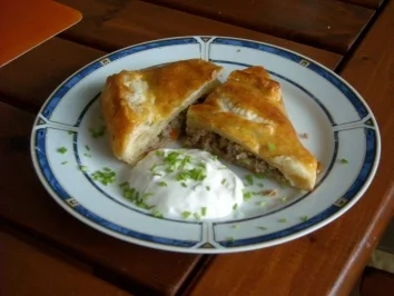 Rezept: Fleischstrudel mit Knoblauchsauce Bild Nr. 3 Fleischstrudel mit Knoblauchsauce - Rezept - Bild Nr. 3