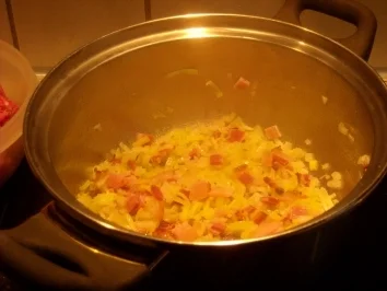 Rezept: Fleischstrudel mit Knoblauchsauce Bild Nr. 2 Fleischstrudel mit Knoblauchsauce - Rezept - Bild Nr. 2