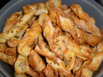 Rezept: Sonstiges - Würzige Knabberstangerl Sonstiges - Würzige Knabberstangerl - Rezept