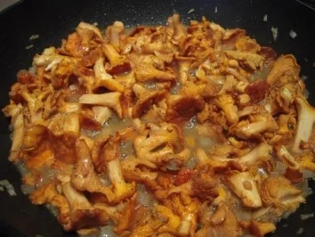 Pfifferlinge mit Lauchzwiebeln und Rührei - Rezept - Bild Nr. 2