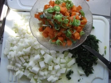 Suppe- Gemüsesuppe  mit Markklöschen (FOTO - Rezept