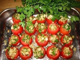 Tomaten mit Brotsalat - Rezept