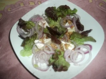 Marinierter Camenbert auf Salat - Rezept