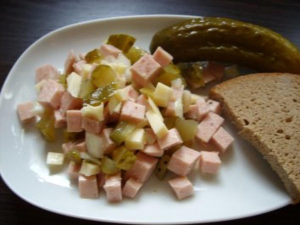 Bilder für Wurstsalat mit Jagdwurst oder Geflügelwurst und Käse im Block - Rezept