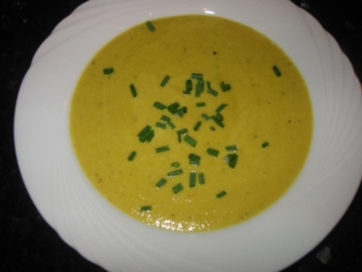 Bilder für Currysuppe mit Zwiebel und Lauch - Rezept