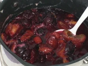 Rezept: Pflaumenknödel mit Kompott Bild Nr. 5 Pflaumenknödel mit Kompott - Rezept - Bild Nr. 5