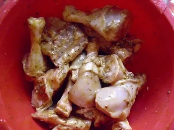 Hähncheschenkel mit Backkartoffeln und Zucchinigemüse - Rezept - Bild Nr. 4