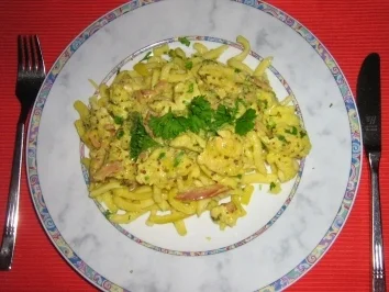 Rezept: Geschnetzeltes mit zweierlei Senf-Soße auf Spätzle Geschnetzeltes mit zweierlei Senf-Soße auf Spätzle - Rezept