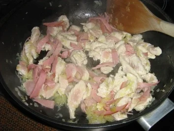 Rezept: Geschnetzeltes mit zweierlei Senf-Soße auf Spätzle Bild Nr. 3 Geschnetzeltes mit zweierlei Senf-Soße auf Spätzle - Rezept - Bild Nr. 3