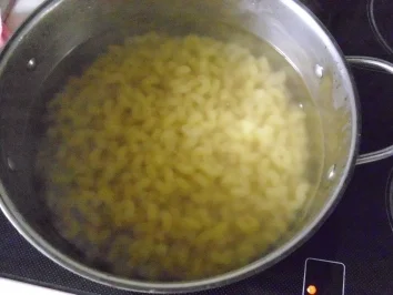 Rezept: Nudeln mit lecker roter Soße Bild Nr. 6 Nudeln mit lecker roter Soße - Rezept - Bild Nr. 6