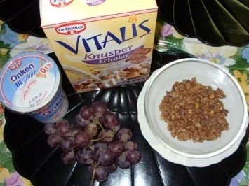 Schokomüsli mit roten Trauben und Pistazienkerne - Rezept - Bild Nr. 2