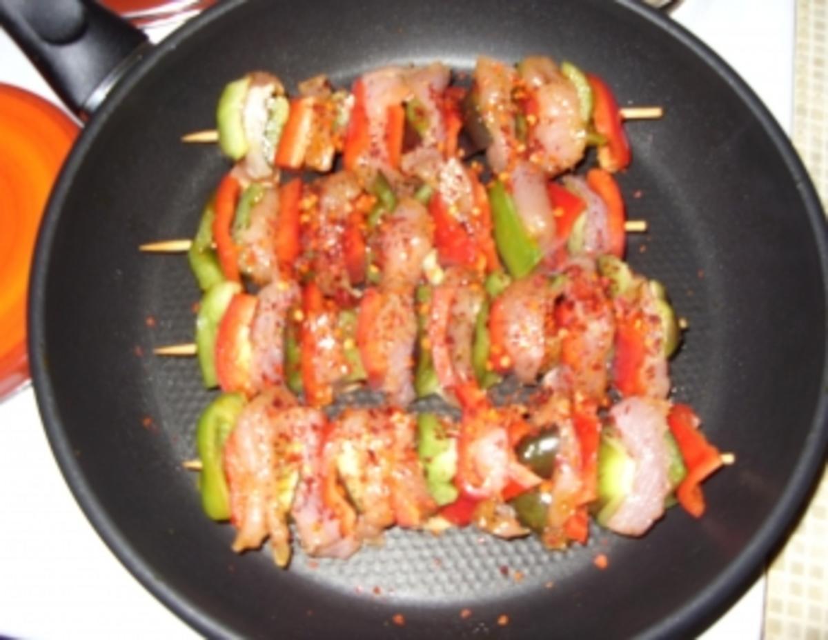 Gebratene scharfe Puten-Paprika-Spieße mit Tomaten-Lauchzwiebel-Reis - Rezept - Bild Nr. 4