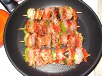 Gebratene scharfe Puten-Paprika-Spieße mit Tomaten-Lauchzwiebel-Reis - Rezept - Bild Nr. 4