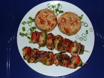 Gebratene scharfe Puten-Paprika-Spieße mit Tomaten-Lauchzwiebel-Reis - Rezept - Bild Nr. 6