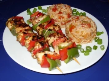 Gebratene scharfe Puten-Paprika-Spieße mit Tomaten-Lauchzwiebel-Reis - Rezept - Bild Nr. 7