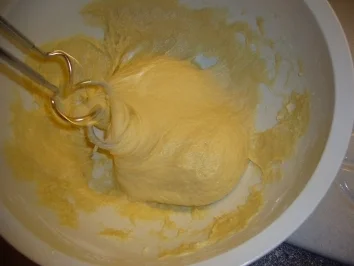 Rezept: Kikis Pudding-Hefebrezeln Bild Nr. 7 Kikis Pudding-Hefebrezeln - Rezept - Bild Nr. 7