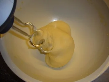 Rezept: Kikis Pudding-Hefebrezeln Bild Nr. 8 Kikis Pudding-Hefebrezeln - Rezept - Bild Nr. 8