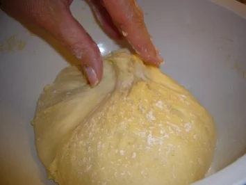 Rezept: Kikis Pudding-Hefebrezeln Bild Nr. 10 Kikis Pudding-Hefebrezeln - Rezept - Bild Nr. 10