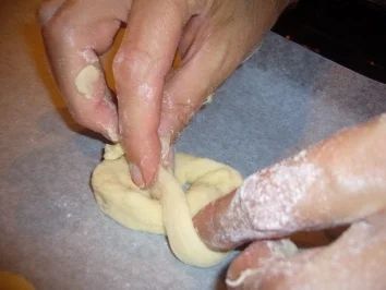 Rezept: Kikis Pudding-Hefebrezeln Bild Nr. 12 Kikis Pudding-Hefebrezeln - Rezept - Bild Nr. 12