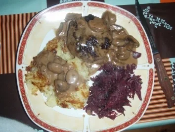 Hirschfilet mit Rösti, Campignons und Rotkraut - Rezept