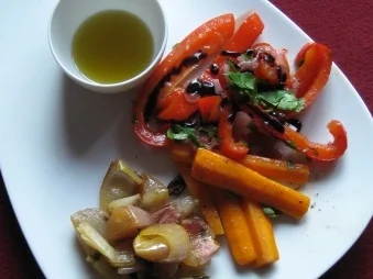 Koriander-Zwiebeln, Karotten in Weißwein und Peperonata - Rezept