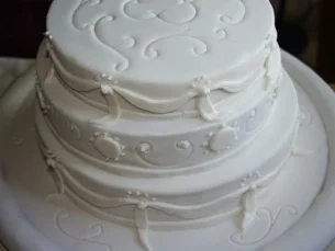 Rezept: Hochzeitstorte in Drei Etagen Bild Nr. 2 Hochzeitstorte in Drei Etagen - Rezept - Bild Nr. 2