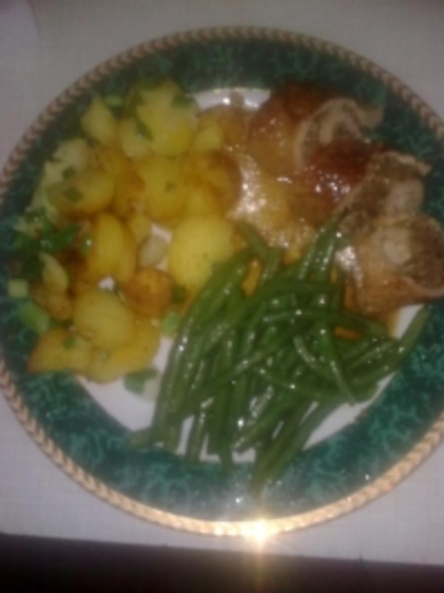 Rezept: Gefüllte Schweinsschnitzel "ala Herbert" mit grünen Bohnen und Kartoffelscheiben mit Frühlingszwiebeln Gefüllte Schweinsschnitzel "ala Herbert" mit grünen Bohnen und Kartoffelscheiben mit Frühlingszwiebeln - Rezept