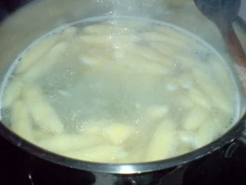 Rezept: Pfanne- Krakauer mit Schupfnudeln und Gurkengarnitur (FOTO) Bild Nr. 4 Pfanne- Krakauer mit Schupfnudeln und Gurkengarnitur (FOTO) - Rezept - Bild Nr. 4