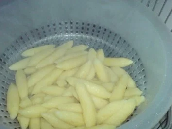 Rezept: Pfanne- Krakauer mit Schupfnudeln und Gurkengarnitur (FOTO) Bild Nr. 5 Pfanne- Krakauer mit Schupfnudeln und Gurkengarnitur (FOTO) - Rezept - Bild Nr. 5