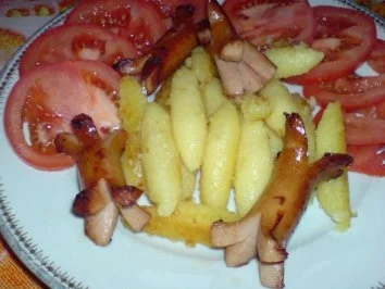 Rezept: Pfanne- Krakauer mit Schupfnudeln und Gurkengarnitur (FOTO) Bild Nr. 7 Pfanne- Krakauer mit Schupfnudeln und Gurkengarnitur (FOTO) - Rezept - Bild Nr. 7