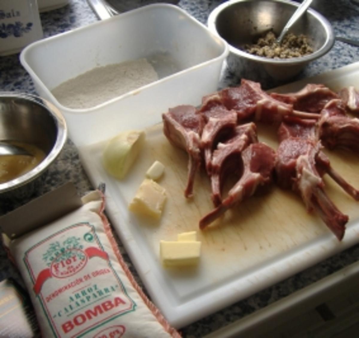 Lammkoteletts mit Olivenkruste auf Linsenrisotto - Rezept - Bild Nr. 2